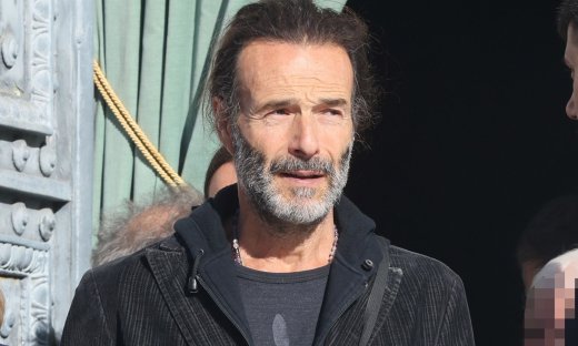 Θανάσης Ευθυμιάδης: Έτσι αποκτά νόημα η ζωή του – Η ανάρτησή μπροστά από το τζάκι