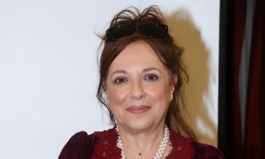 Ελένη Ράντου: «Ντρέπομαι να δω τον εαυτό μου στις επαναλήψεις, βασανίζομαι να βλέπω την εικόνα μου»