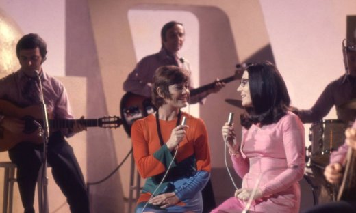 Νάνα Μούσχουρη για Μαρινέλλα: «Δεν μπορώ να συνέλθω ακόμα από το σοκ. Ήθελα να πάω να τη δω»