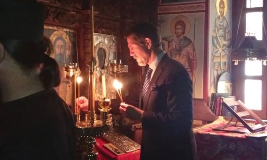 Στο “Περιβόλι της Παναγιάς” ο Παύλος Ντε Γκρες – Στιγμές κατάνυξης στο Άγιον Όρος