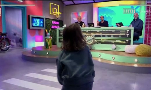 Ράδιο Αρβύλα: Η... εισβολή του Φι στο πλατό και η ανακοίνωση του Κανάκη για το τέλος της εκπομπής