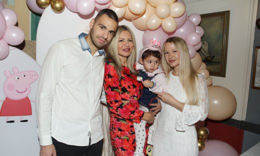 Τάρια Μπούρα: Το κορίτσι του Πρωινού Καφέ έγινε γιαγιά – Η εμφάνιση στα γενέθλια της εγγονής της