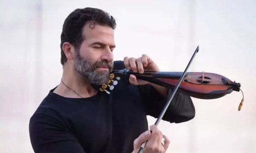 Ηλίας Παλιουδάκης: Ήταν μια εμπειρία που με πλήγωσε γιατί ένιωσα ότι δεν με έβλεπαν ως καλλιτέχνη