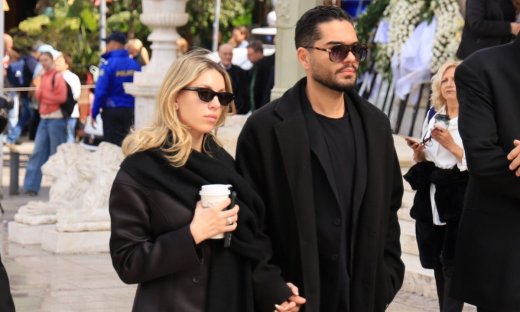 «Ισοπέδωση... Η εικόνα της Καληφώνη στην κηδεία της Μαρινέλλας, ήταν ενός κοριτσιού που πάει για...»