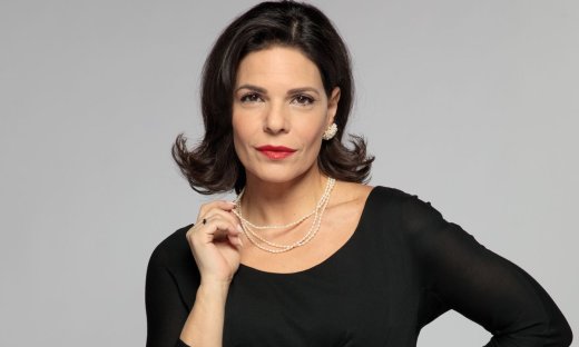 Πόρτο Λεόνε: Η Αλεξάνδρα απάγει το εγγόνι της από την Ξένη