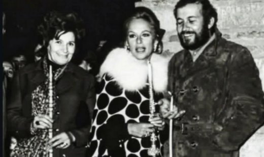 Extra σπάνιο: H Αλίκη Βουγιουκλάκη μαζί με τον Παπαμιχαήλ και τη μητέρα της στην Ανάσταση του 1971