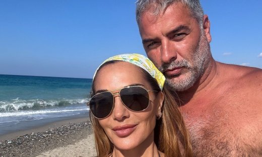 Βασίλης Μπισμπίκης-Δέσποινα Βανδή: Από το Πασχαλινό τραπέζι... σε παραλία της Κρήτης