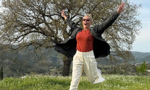 Επιστροφή στις ρίζες για τη Μακρυπούλια! «Όπως όταν ήμουν μικρή… »,γράφει και ποζάρει στα λιβάδια