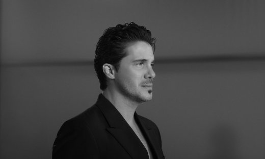 Ο Νίκος Οικονομόπουλος ξανά στην κορυφή