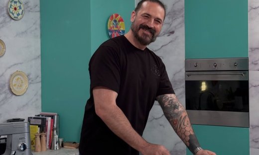 Σου έχει περισσέψει τρουρέκι; Ο Μακρυνιώτης δίνει συνταγή – απόλαυση με υλικά που έχεις στο σπίτι