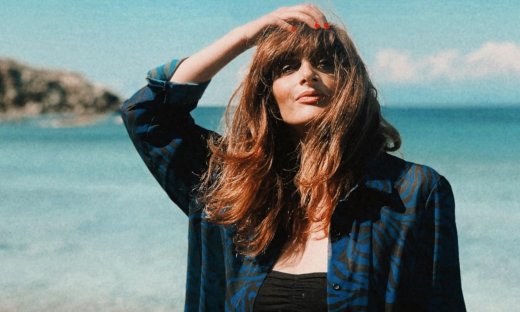 Μαρία Κωνσταντάκη: «Οι γυναίκες μεγαλώνοντας φοβόμαστε κυρίως τον ίδιο τον χρόνο»