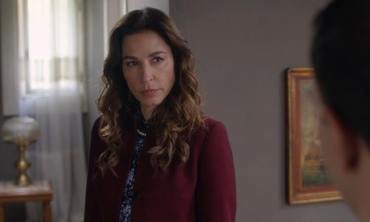 Άγιος έρωτας: Ο Κυριάκος κλείνει την Ελένη στο ψυχιατρείο