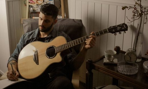 Είναι γιος γνωστού Ολυμπιονίκη και είναι τραγουδιστής! Το νέο του τραγούδι