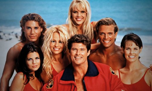 Η σημερινή εικόνα του άλλοτε γόη Ντέιβιντ Χάσελχοφ, σοκάρει! Οι φωτό που περπατάει με Πι στα 73 του