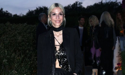 Σοφία Καρβέλα: Πώς από casual chic μετατρέπει το σύνολό της στο απόλυτο βραδινό
