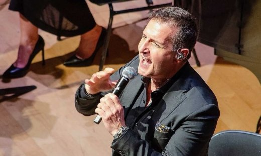 Αποθέωση για τον Δημήτρη Μπάση στο Σίδνεϊ – Εικόνες από τη sold οut συναυλία-θρίαμβο για τον Πλέσσα