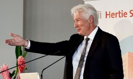 Ρίτσαρντ Γκιρ για τον γιο του Χόμερ: Από τον αρχικό δισταγμό στην απόλυτη στήριξη!