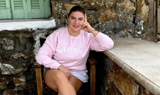 «Ψάχνοντας τη νύφη», γράφει στο story της πασίγνωστη παρουσιάστρια – Η φωτό μέσα από το αυτοκίνητο