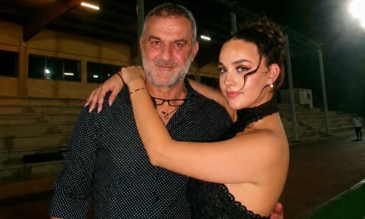 Βικτώρια Δέλλα για Μαστροκώστα: «Στην αποφοίτησή μου ήταν μαζί μου το αστέρι μου και ο μπαμπάς μου»