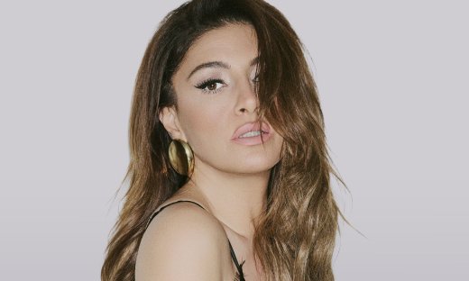 H Έλενα Παπαρίζου επιστρέφει με το τραγούδι που έγινε viral πριν καν κυκλοφορήσει