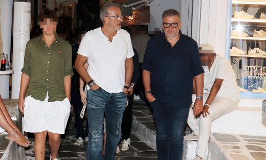 Γιώργος Λιάγκας: Στα σοκάκια της Μυκόνου με τον 15χρονο γιο του, Γιάννη