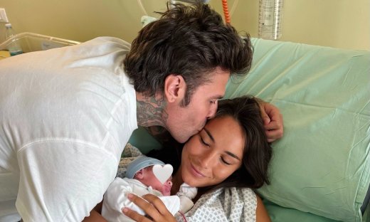 Πατέρας για τρίτη φορά ο ράπερ Fedez: Η Giulia Honegger έφερε στον κόσμο ένα υγιέστατο, όμορφο αγόρι