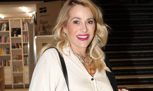 Η Τζένη Μπότση με το πιο κοριτσίστικο χτένισμα – Ιδανική επιλογή για summer days