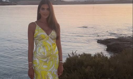 Το Αιγαιοπελαγίτικο καλοκαίρι της Σταματίνας Τσιμτσιλή: Λάμψη, στυλ & οικογενειακή ευτυχία στην Πάρο