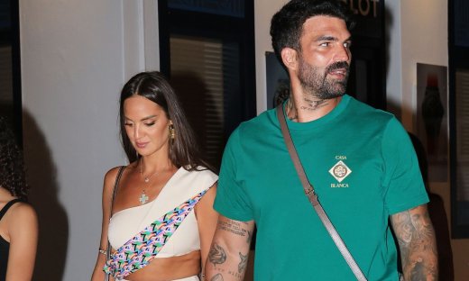 Ρία Ελληνίδου: Η fashion εμφάνιση στη Μύκονο και η τρυφερή στιγμή με τον Δημήτρη Αλεξάνδρου