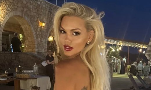 Βίκυ Κάβουρα: To summer look με το αστραφτερό μπικίνι που εντυπωσίασε