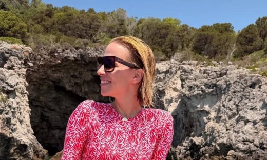 Νάντια Μπουλέ: Η απόλυτη ελευθερία στα κρυστάλλινα νερά ενός κρυφού επίγειου παραδείσου