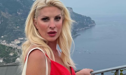 Από το Αμάλφι στην Άνδρο και τη Νάξο! Το καλοκαίρι της Ελένης Μενεγάκη μέσα από υπέροχες φωτογραφίες