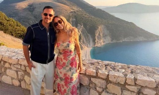 Από Κεφαλονιά... Σαντορίνη! Η φωτό της Καλομοίρας με την οικογένειά της