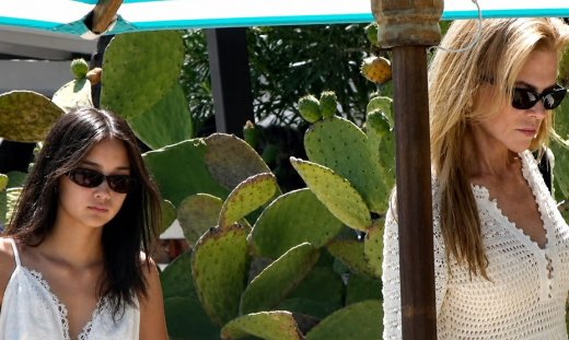 Νικόλ Κίντμαν: Στη Μύκονο με τη Ζόε Σαλντάνα