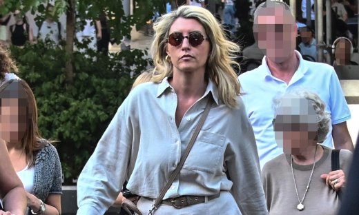 Η Σία Κοσιώνη επενδύει στη βερμούδα – Η βόλτα στο κέντρο της πόλης με chic casual look που ξεχώρισε