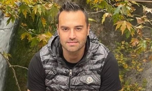 Κώστας Φραγκολιάς: Μια «κούκλα» ξάπλωσε πάνω του στο κρεβάτι
