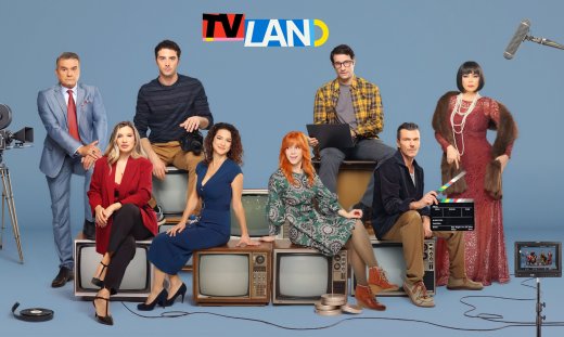 «TV Land»: Η νέα κωμική σειρά της ΕΡΤ έρχεται… από τα παρασκήνια