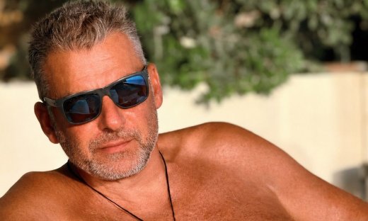 Γιώργος Λιάγκας: Διακοπές στο Ιόνιο με το φουσκωτό, μαγιό και... καλή παρέα