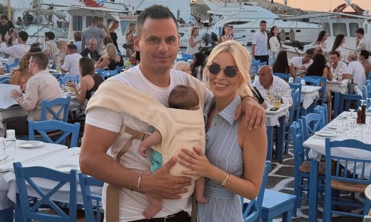 Κατερίνα Καινούργιου: Το πρώτο καλοκαίρι με την κόρη της, η σιλουέτα όνειρο και τα τρυφερά καρέ
