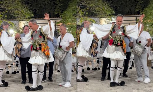 Νίκος Αλιάγας: Με φουστανέλα στο πανηγύρι της Αγίας Αγάθης – Χόρεψε με τους αρματωμένους