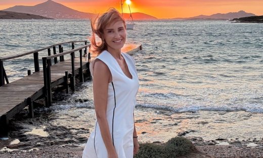 Μάρα Ζαχαρέα: Με ένα κομψό blue & white look και ένα γλυκό μήνυμα αποχαιρέτησε το φετινό καλοκαίρι