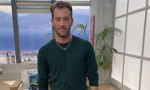 Αντίνοος Αλμπάνης: Η σπάνια παιδική φωτογραφία από τη Λήμνο που συγκίνησε το Instagram
