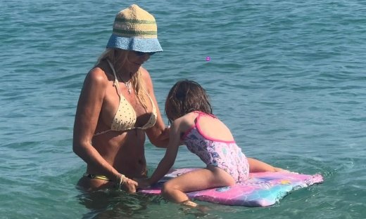 Η απόλυτη ευτυχία της Χριστίνας Παππά: Το τρυφερό καλοκαίρι με την εγγονή της