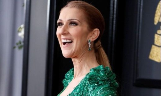 Η Celine Dion τραγουδά a cappella στους δρόμους του Παρισιού και συγκινεί με την επιστροφή της