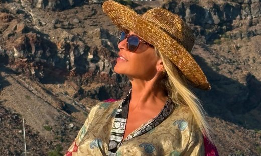 Χαμός στο Instagram: Η Άννα Βίσση χορεύει ένα «καυτό» τσιφτετέλι και αποκαλύπτει το νέο της σουξέ