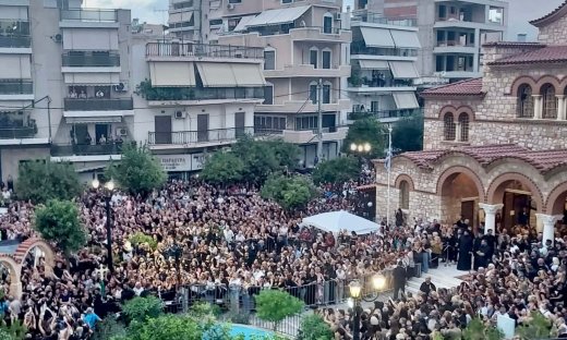 Ένταση στη Νίκαια: Άγριος ξυλοδαρμός επιδειξία έξω από το ναό στην αγρυπνία του Γιώργου Μαζωνάκη