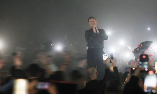 Μαζωνάκης: «Ήταν ένα εκατομμύριο αγάπη» – Η άγνωστη ιστορία με τον φάκελο και τις 1.000.000 δραχμές