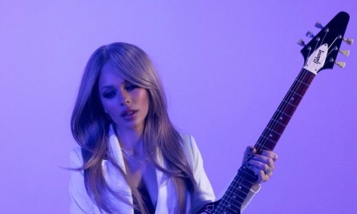 Η διεθνής virtuoso της κιθάρας Οριάνθη στην Αθήνα για την πολυαναμενόμενη συναυλία της Άννας Βίσση