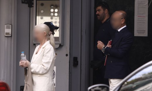 Ανατροπή στην υπόθεση Μαζωνάκη–Αποχωρούν από την υπεράσπιση της γιατρού οι δικηγόροι του συζύγου της