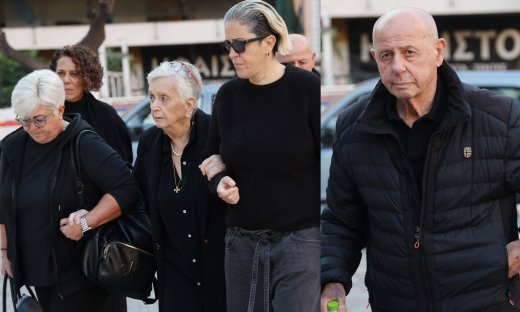Μαζωνάκης: Συντετριμμένη η μητέρα του Κλειώ στο μνημόσυνο για τις 40 ημέρες από τον θάνατό του